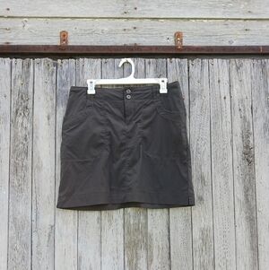 REI‎ Dark Green Color Of Hiking Skirt Snap Back Pockets Mini Outdoor Womens Sz 6
